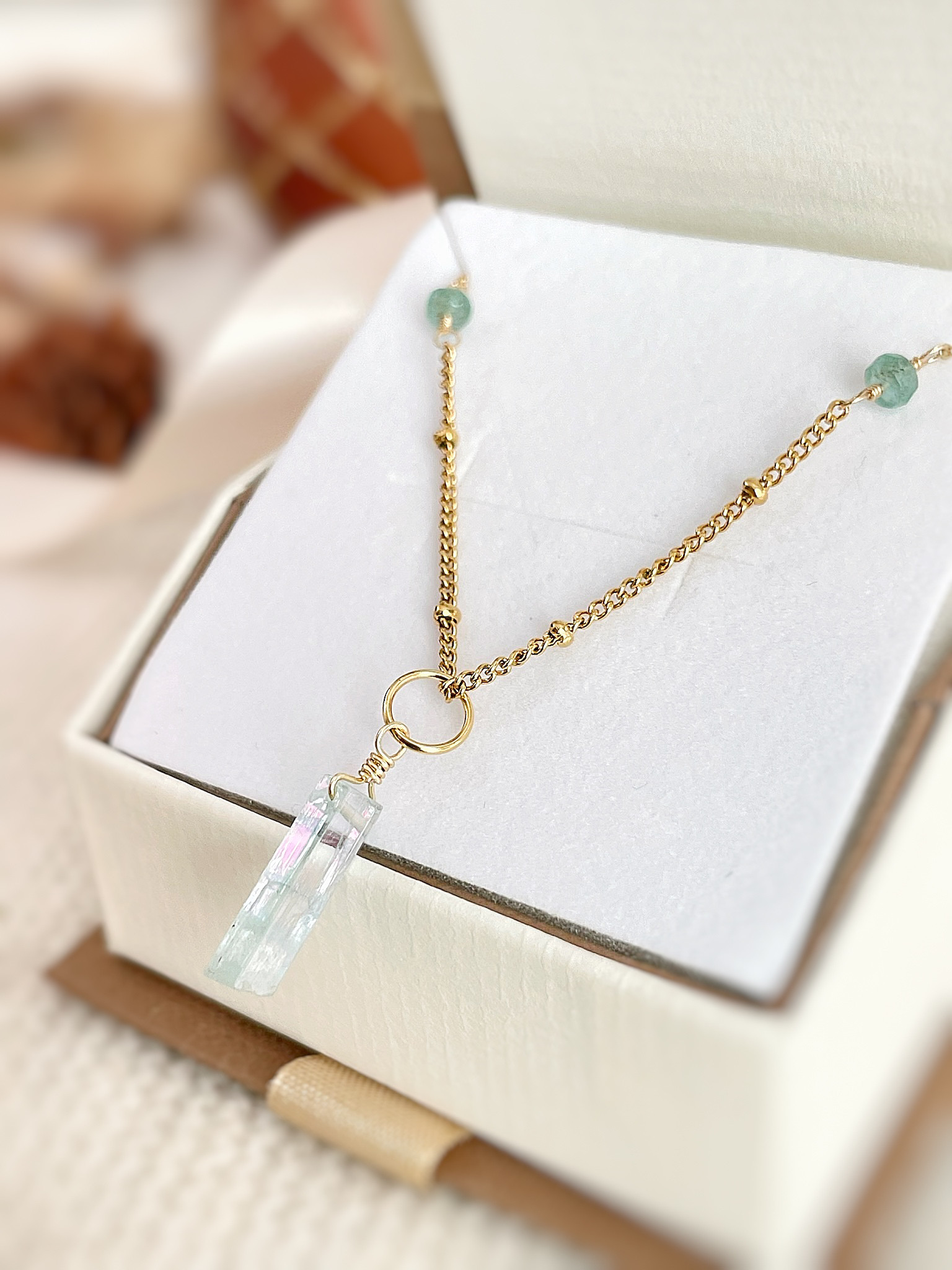 〈5月誕生石〉エメラルドの天然石ネックレス｜誕生日プレゼント・ギフトに