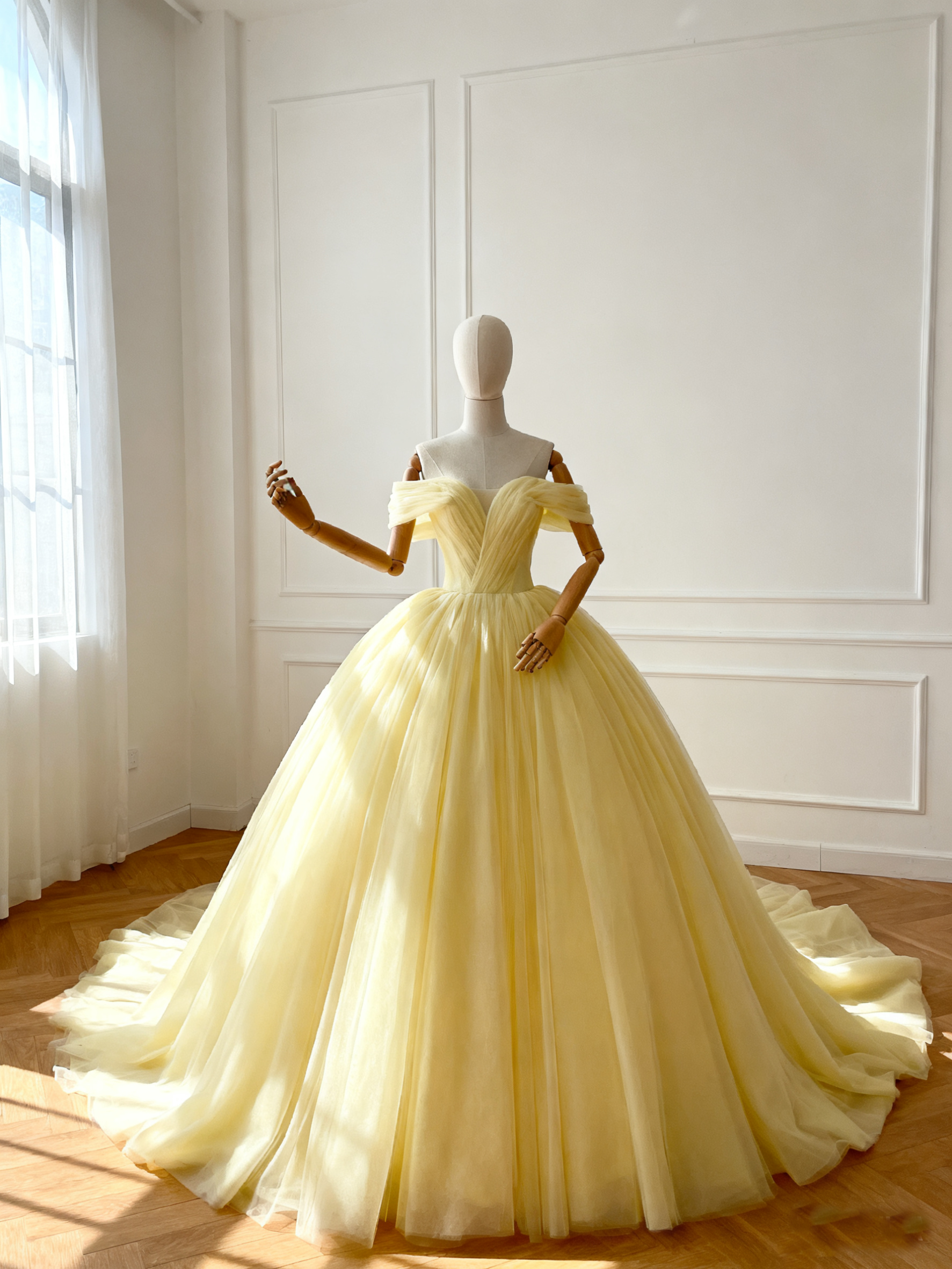 カラードレス パステルイエロー オフショルダー ソフトチュール ボリュームドレス 華やかなトレーン 花嫁