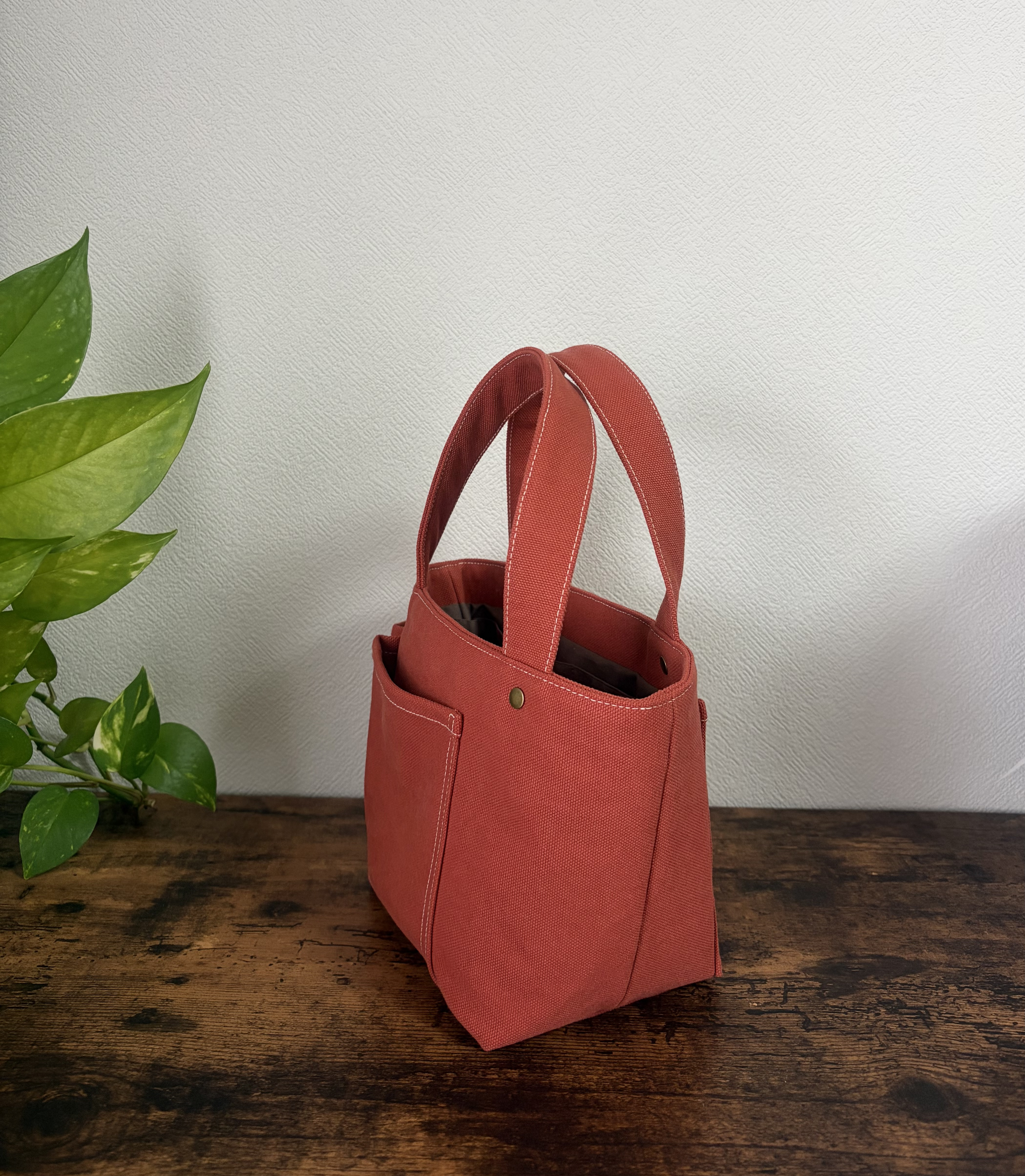 富士金梅8号帆布のポケットいっぱいミニトートバッグ　仕切りポケット　レンガ色　毎日使いにちょうどいいサイズ　自立タイプ