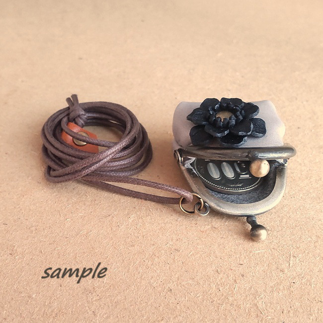 新色！【受注制作】ネックレス チビがま口 黒Rose ライトグレーレザー/ ヌメ革(イタリアンレザー)