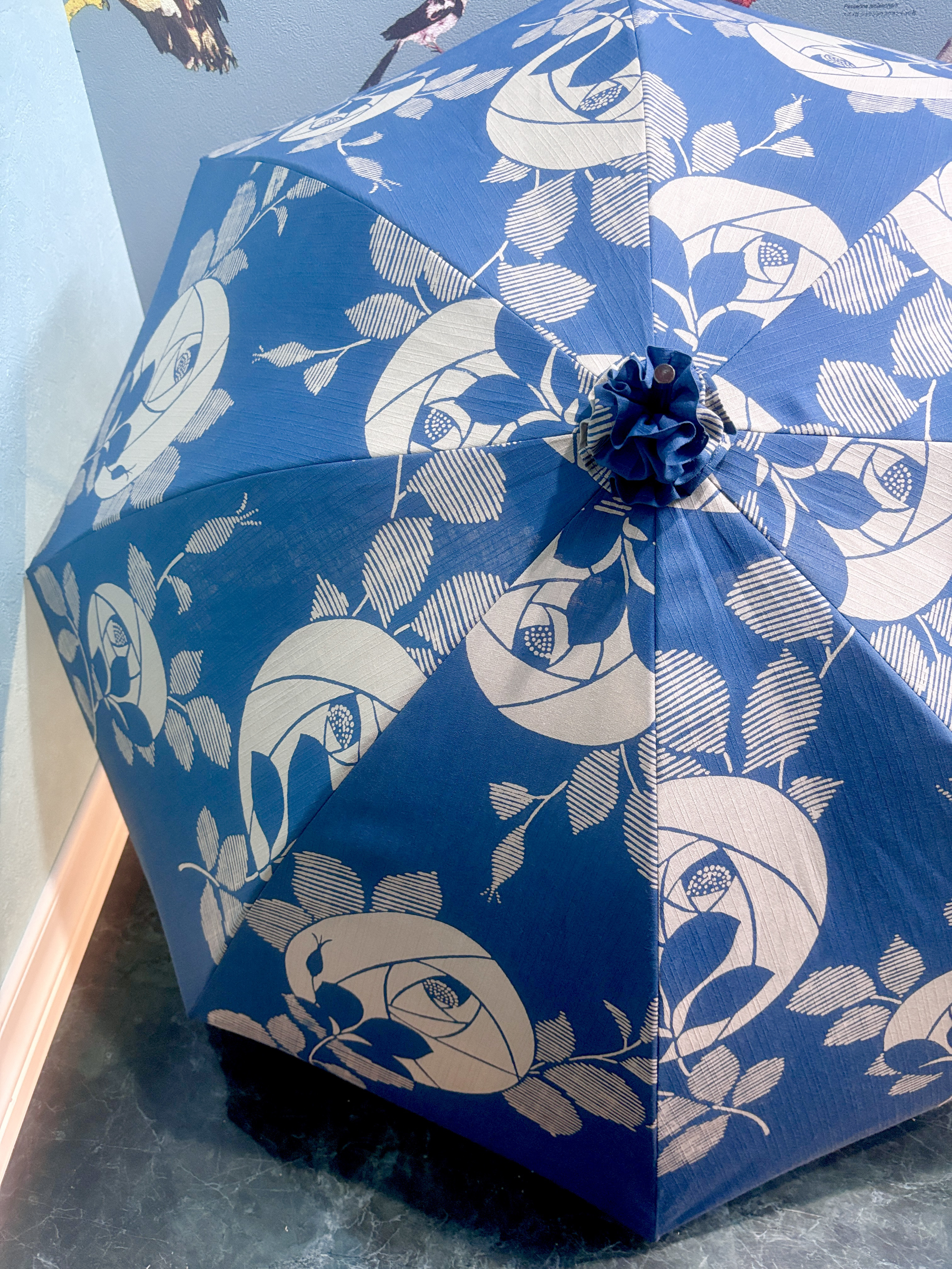 浴衣から生まれた日傘　くれなゐの 薔薇のかさねの唇に 霊の香のなき歌のせますな