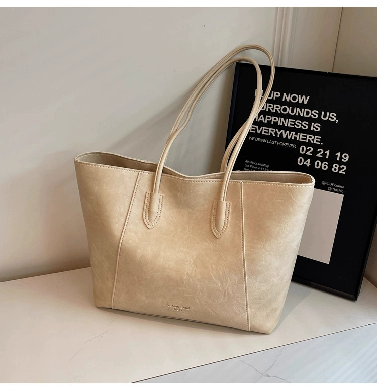 斜め掛けバッグ クーリエバッグ 肩掛 けカジュアル レディース パッチワーク ファー ボア 通勤 ミニトート キャメル 20,779円