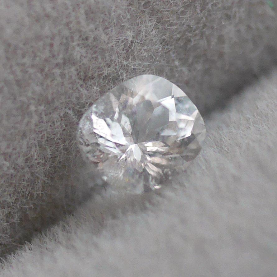 ルース☆フェナカイト（ロシア・マリシェボ産）2375