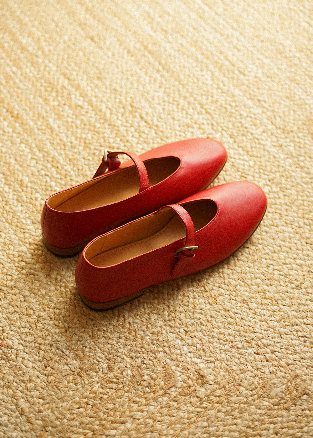手作り ラムレザーのメリージェーン（レッド） 鹿革ライニング・本革ソール
