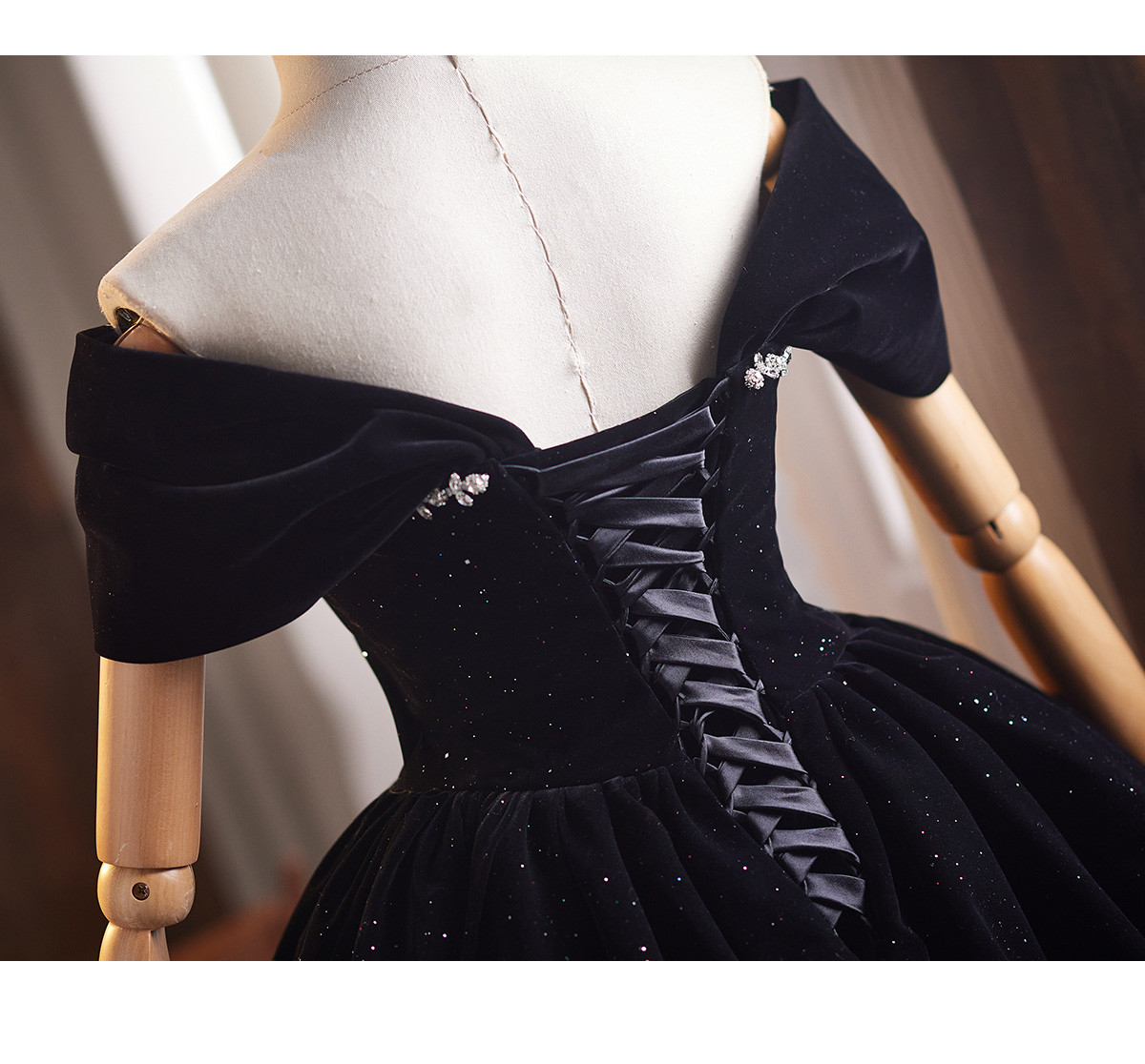 綺麗 黒 ベロア オフショルダー パーティードレス ショート丈 高級感 成人式 誕生日 二次会 前撮り 披露宴 9130