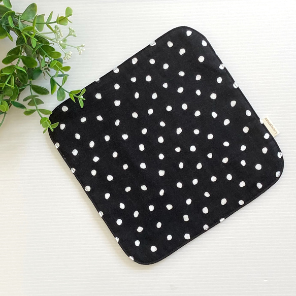 ふんわり6重ガーゼハンカチ(花とうさぎ・ホワイトベース)　播州織　ジャガード織　 3枚目の画像