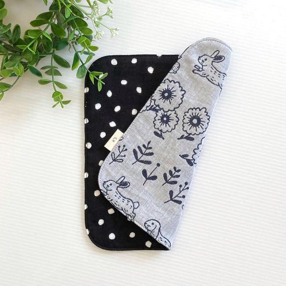 ふんわり6重ガーゼハンカチ(花とうさぎ・ホワイトベース)　播州織　ジャガード織　 2枚目の画像