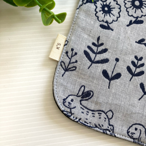 ふんわり6重ガーゼハンカチ(花とうさぎ・ホワイトベース)　播州織　ジャガード織　 4枚目の画像