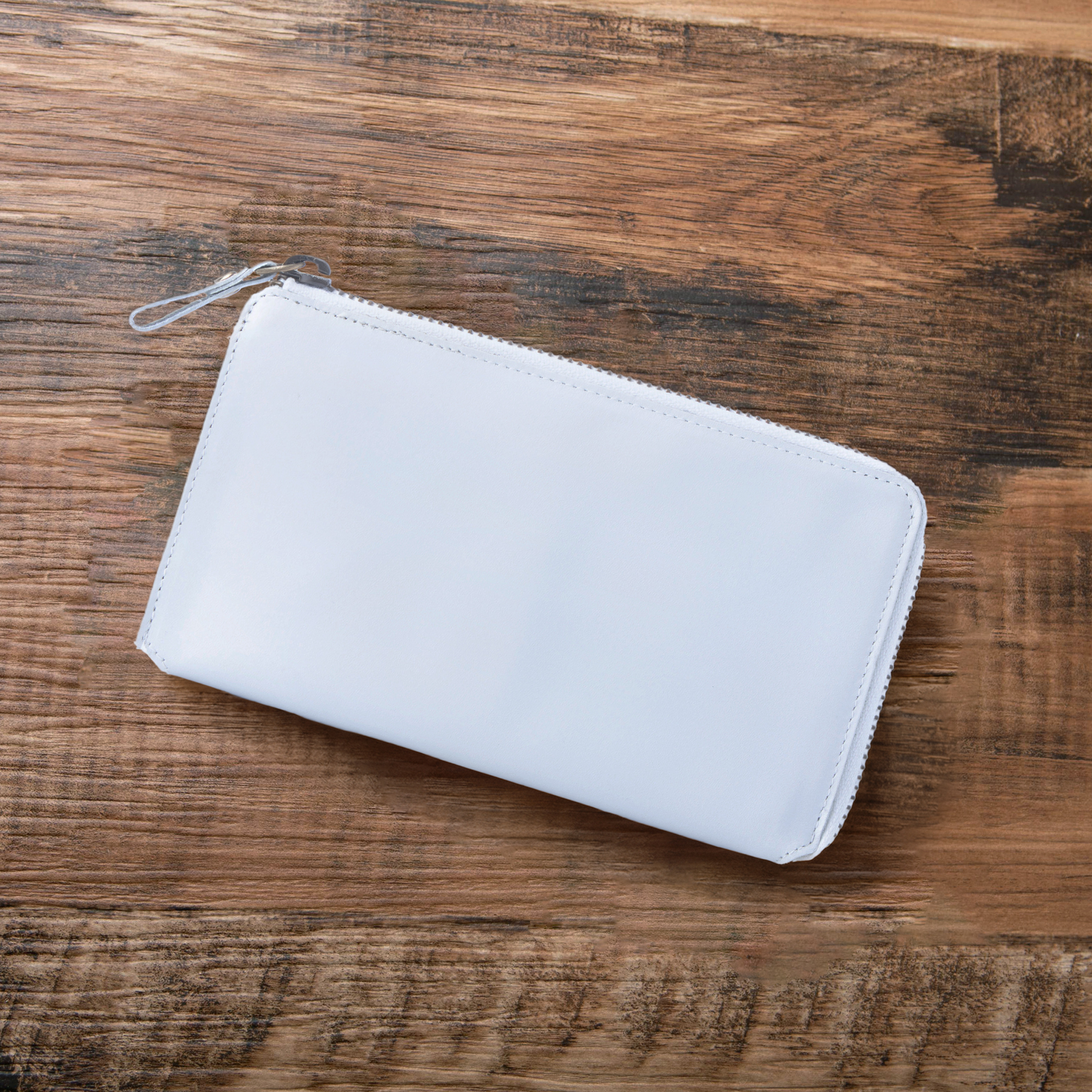 【在庫限りの特選SALE】クリスマス限定カラー 小さい長財布 長財布 ホワイト HAW021