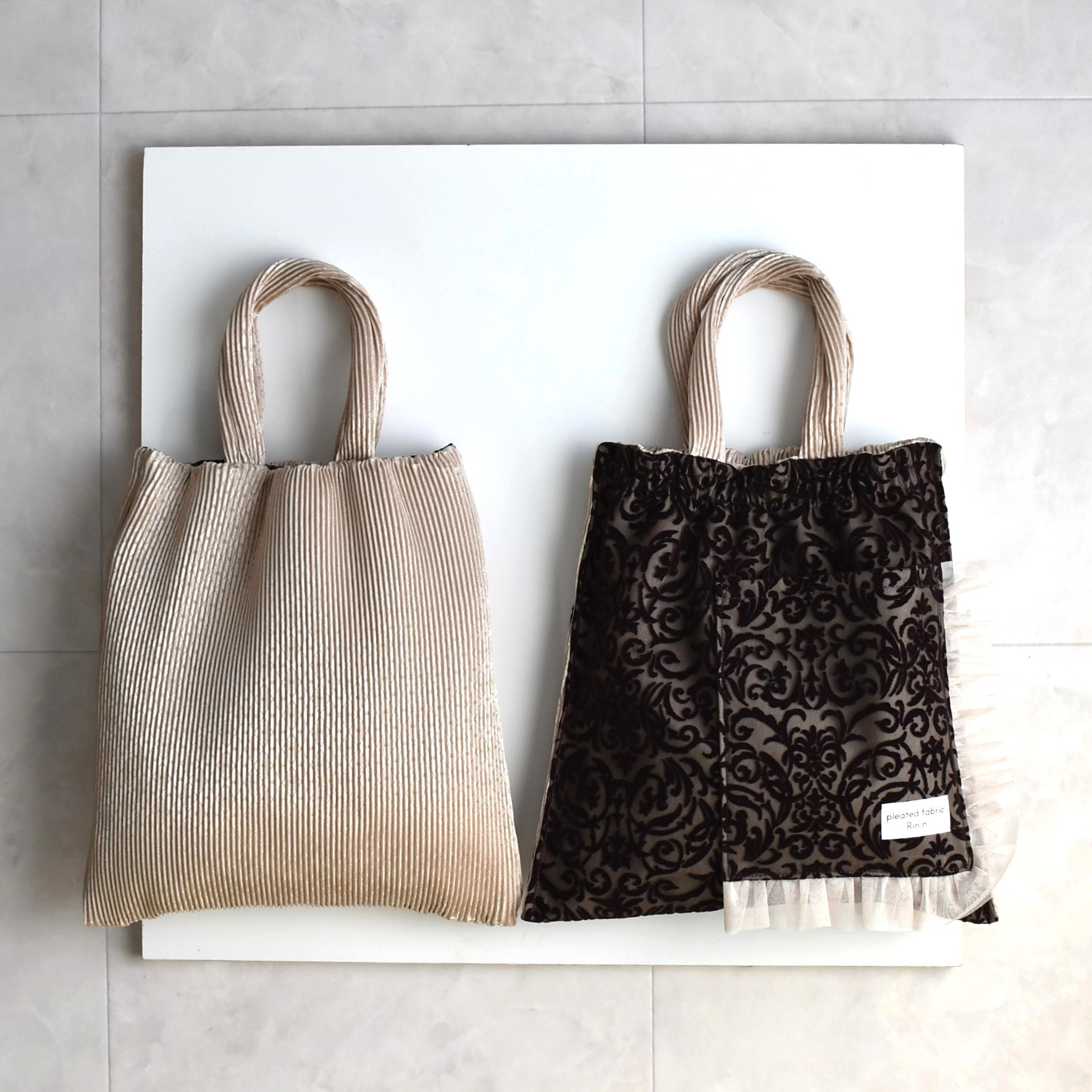プリーツトートバッグ・シャンパンゴールド×ダマスク♡リバーシブル 4,420円