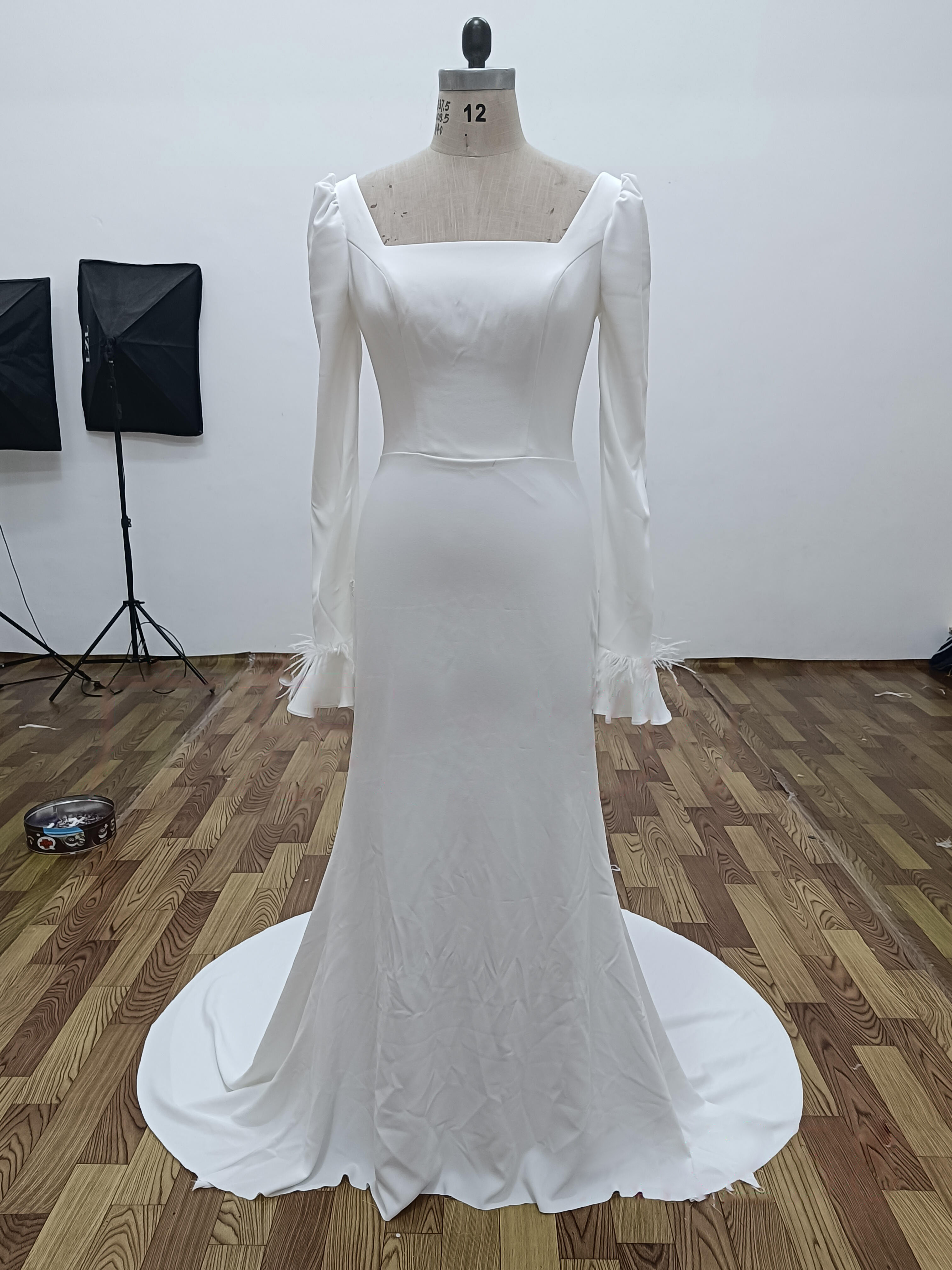 買わないと損　激安　サイズオーダー可能　高級サテン　シンプルウェディングドレス　スクエアネック　マーメイドドレス　優雅