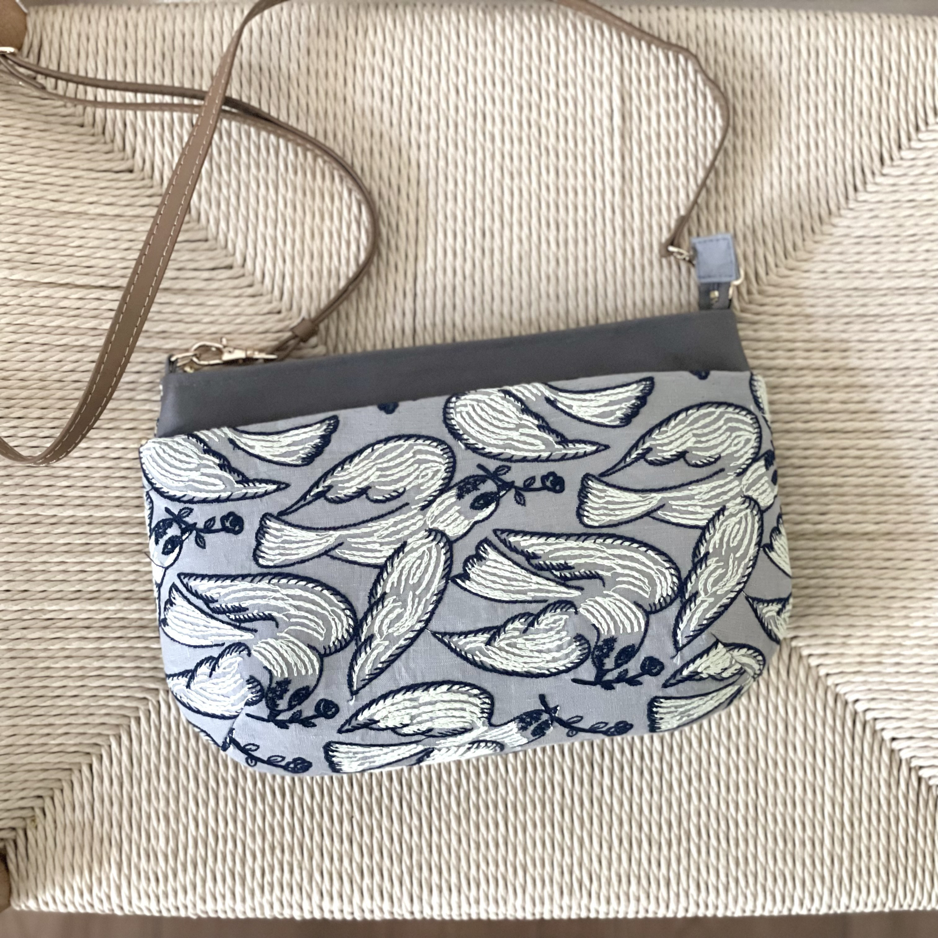 ⚮̈ミナペルホネン　following day ドラポケショルダー　　　ポシェット