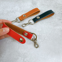ホックで便利に取り付け可能！　ストラップ付きレザーキーホルダー 8枚目の画像