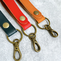 ホックで便利に取り付け可能！　ストラップ付きレザーキーホルダー 7枚目の画像