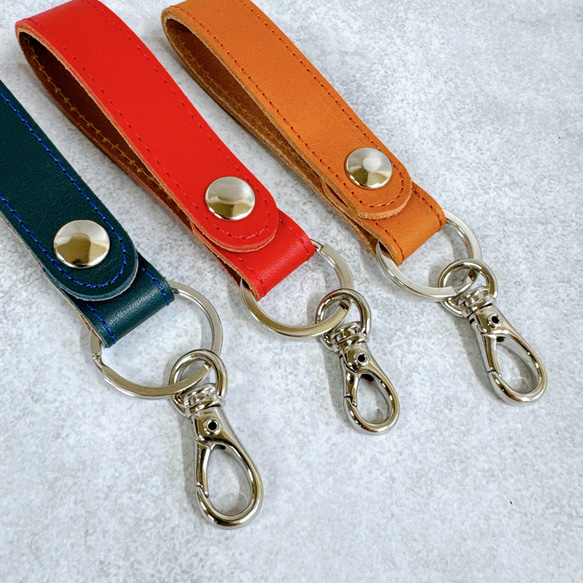 ホックで便利に取り付け可能！　ストラップ付きレザーキーホルダー 6枚目の画像