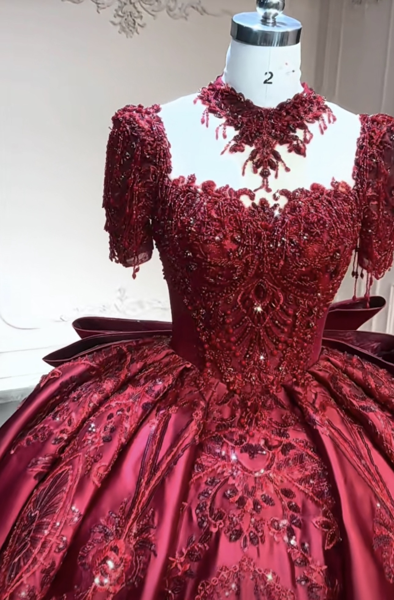 韓国風　半袖　スクエアネック　大人気ウェディングドレス　ボリューム　上品　Princessライン花嫁魅惑の刺繍光沢サテン