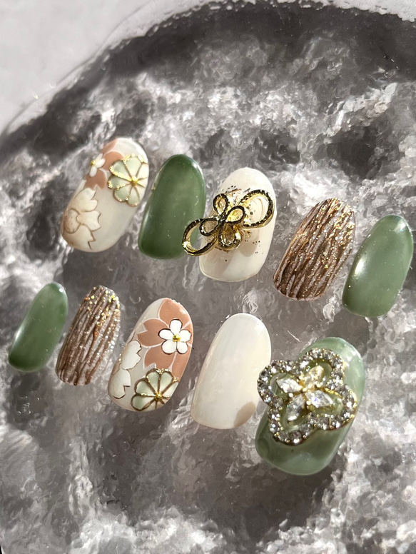 成人式の振袖にくすみグリーンが大人上品なマグネット×和柄ネイル