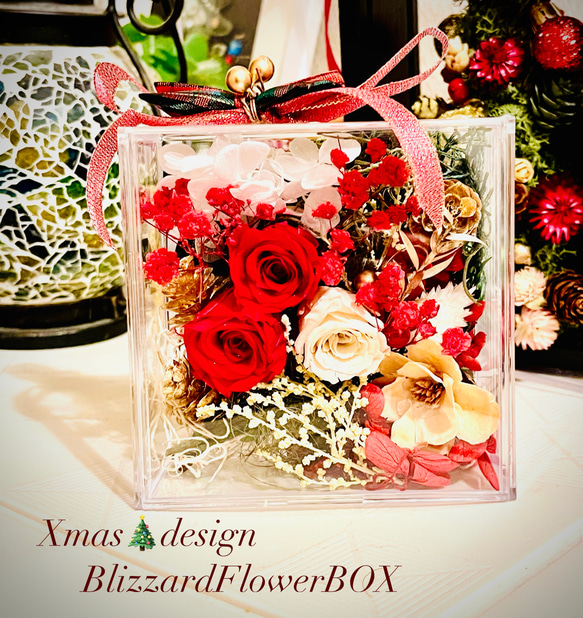 ハンドメイド❣️クリスマスアレンジ❣️ツリー、ケーキプリザーブドフラワー薔薇❁⃘*.゜ 送料無料‼️クリスマスローズブリザードフラワークリアボックス