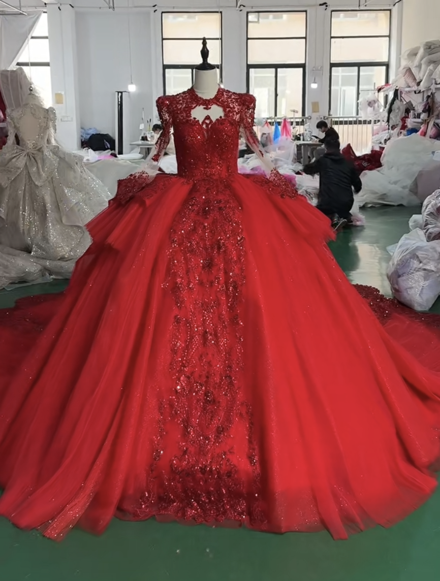 背中空き　イリュージョン　レッド　カラードレス　上品なレース　スパコール付き　首飾り　ウェディング前撮り　ロングトレーン