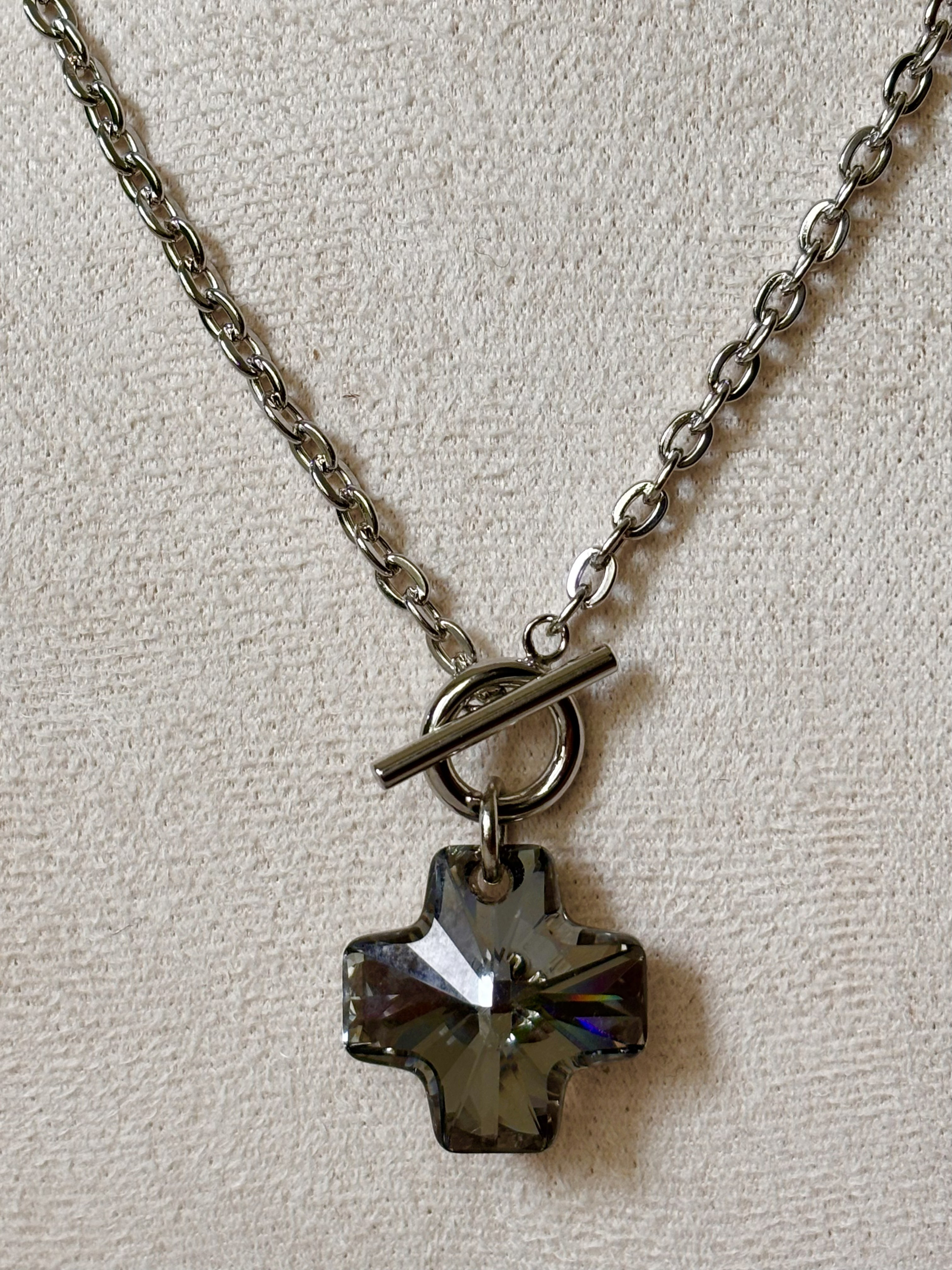 クリスタル クロストップ　シルバーネックレス