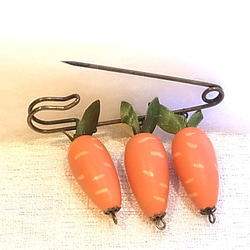 ストールピン ブローチピン にんじん風チャーム　かぶとピン 7枚目の画像