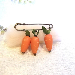 ストールピン ブローチピン にんじん風チャーム　かぶとピン 6枚目の画像