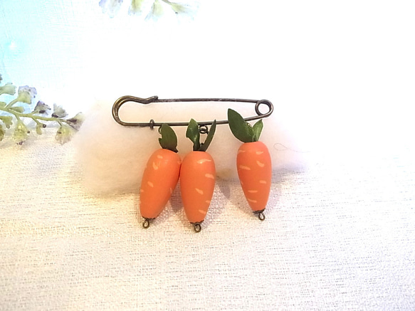 ストールピン ブローチピン にんじん風チャーム　かぶとピン 6枚目の画像