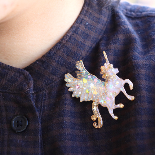 夢色ペガサス×ユニコーンのブローチ ブローチ 蝶の羽音（Chou no haoto