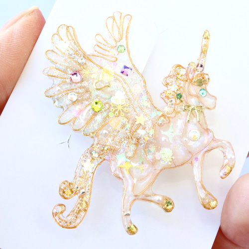 夢色ペガサス×ユニコーンのブローチ ブローチ 蝶の羽音（Chou no haoto