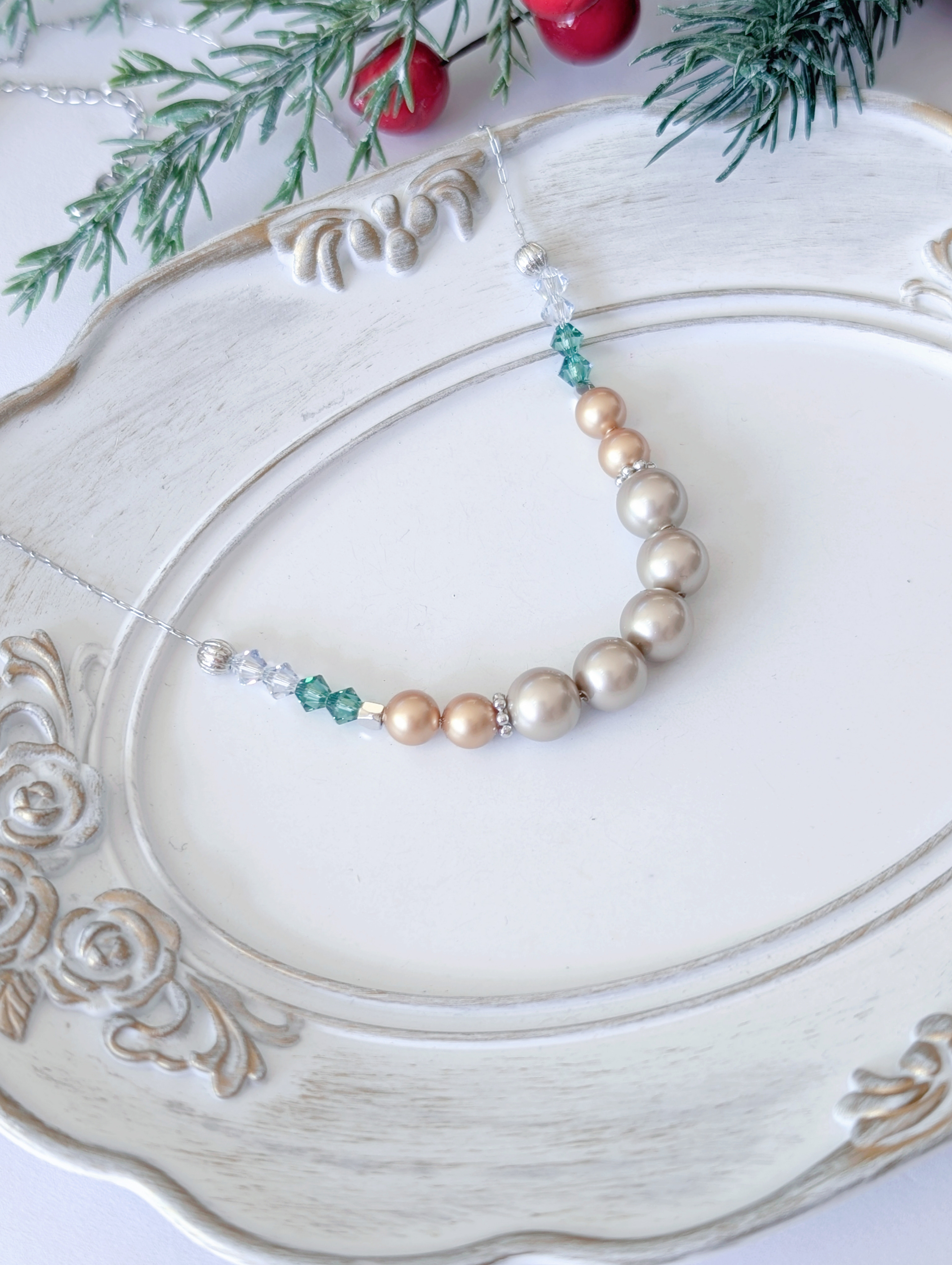 【大人のクリスマスカラー】パール×クリスタル シルバー ネックレス グリーン 大人可愛い 冬コーデ サージカルステンレス