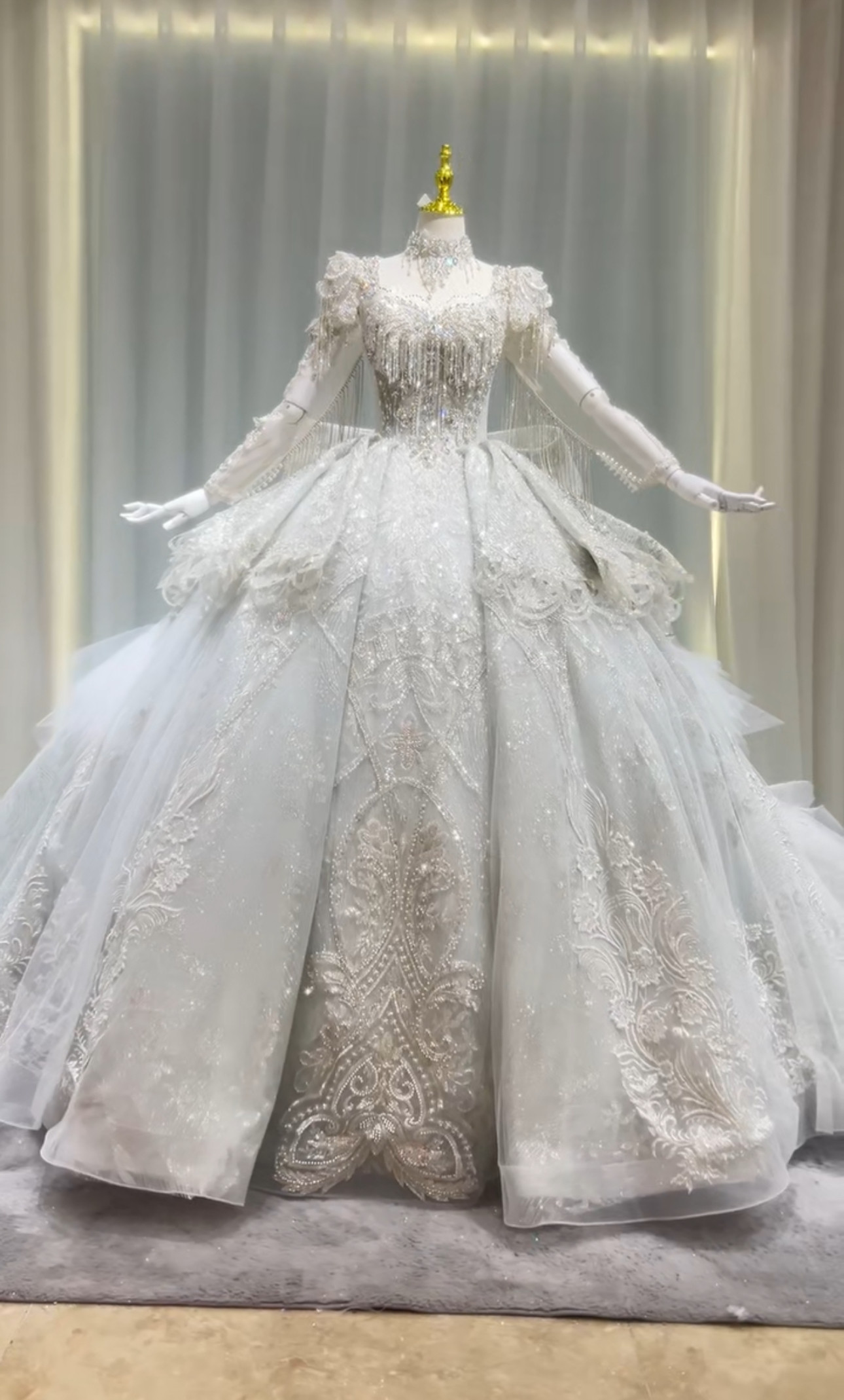 ベストセラー　取り外し可能リボン　ウェディングドレス　韓国　スクエアネック　美品　細見えシルエット　ラッパ袖前撮り披露宴