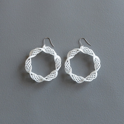 クランツ　ピアス・イヤリング　白 1枚目の画像