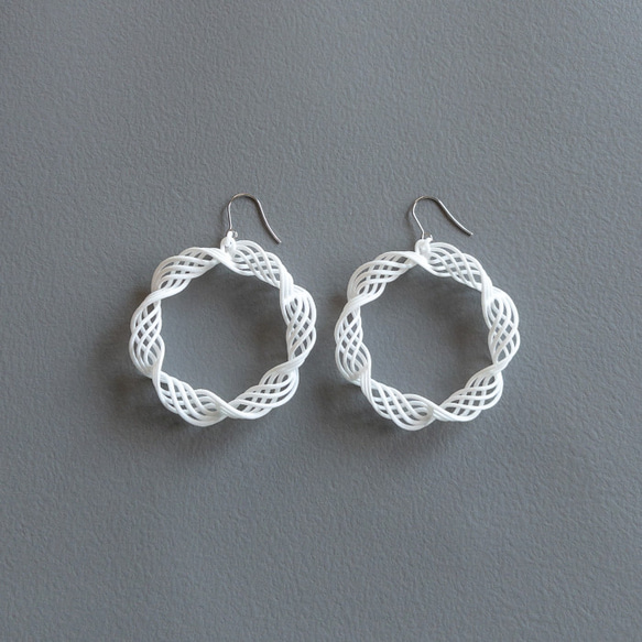 クランツ　ピアス・イヤリング　白 1枚目の画像