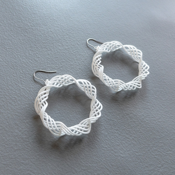 クランツ　ピアス・イヤリング　白 2枚目の画像