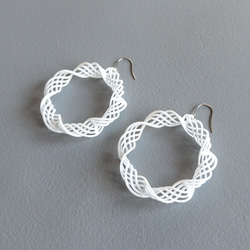 クランツ　ピアス・イヤリング　白 3枚目の画像