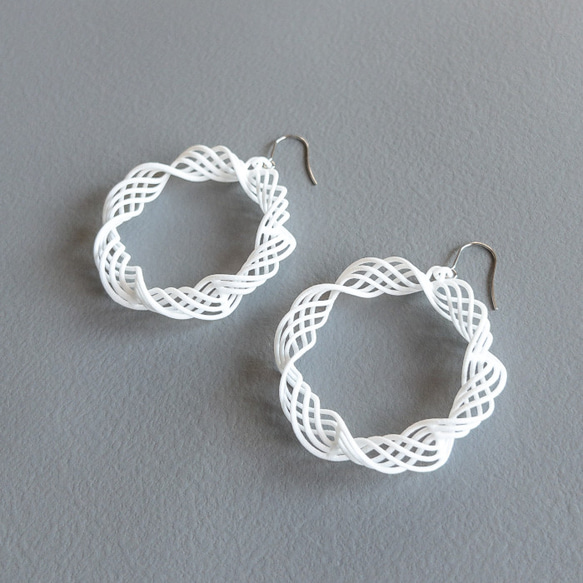 クランツ　ピアス・イヤリング　白 3枚目の画像