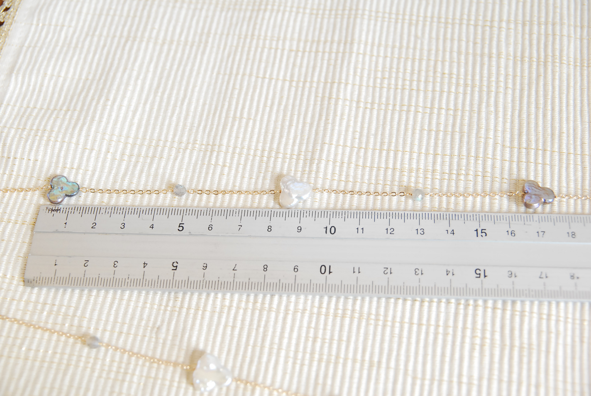 ２種のミツバパールとラブラドライトのネックレス　１４kgf