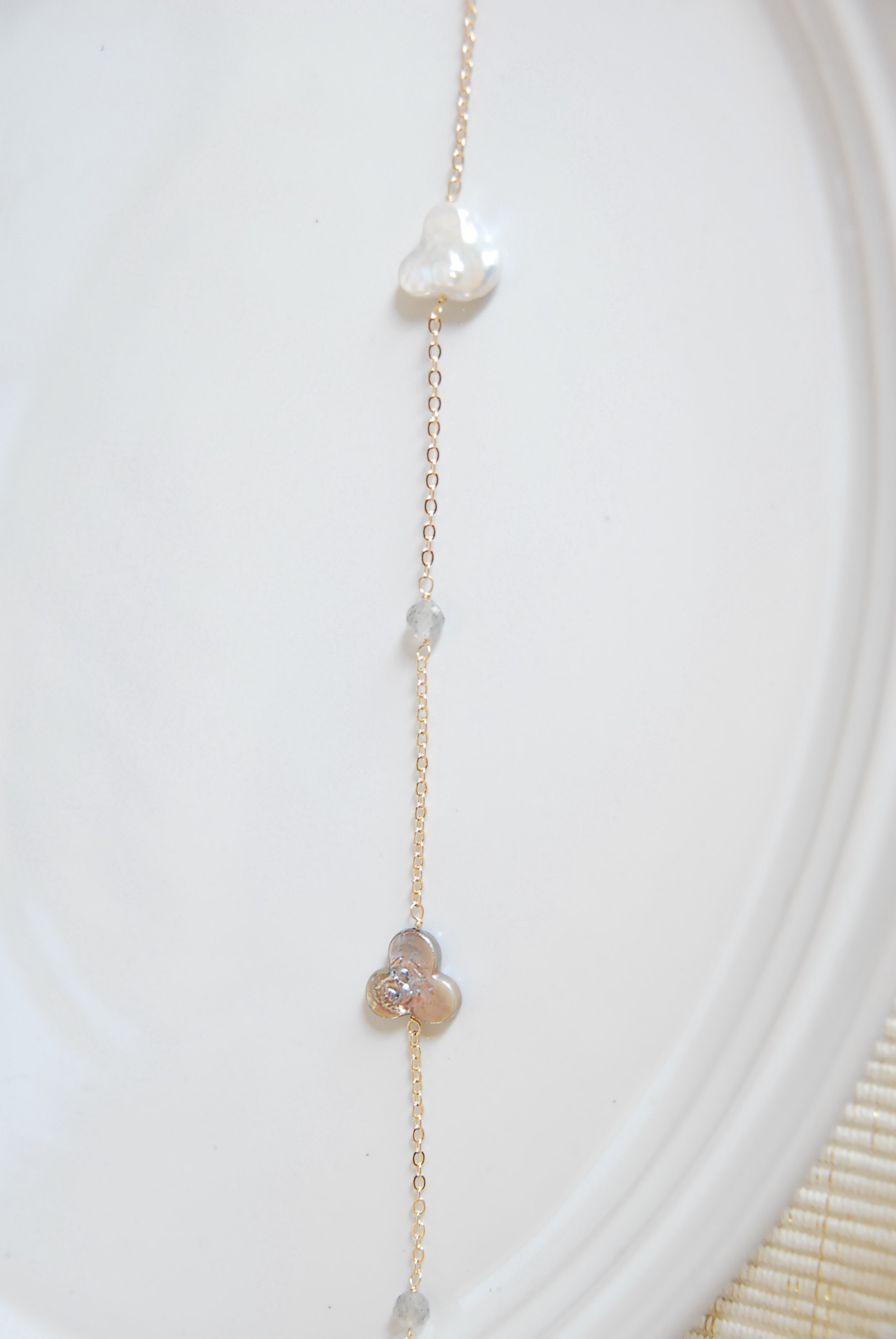 ２種のミツバパールとラブラドライトのネックレス　１４kgf