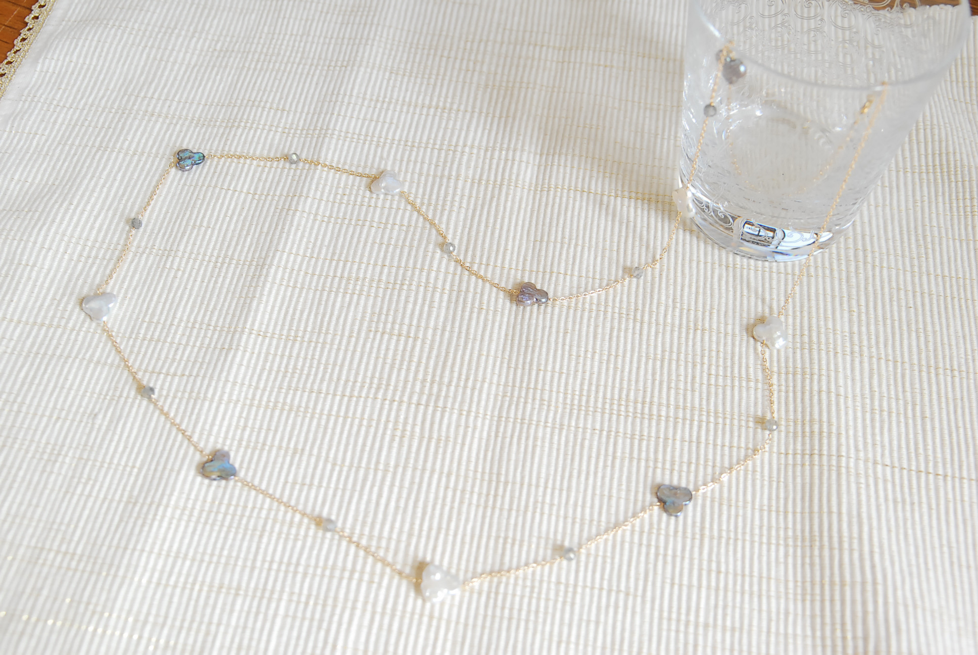 ２種のミツバパールとラブラドライトのネックレス　１４kgf