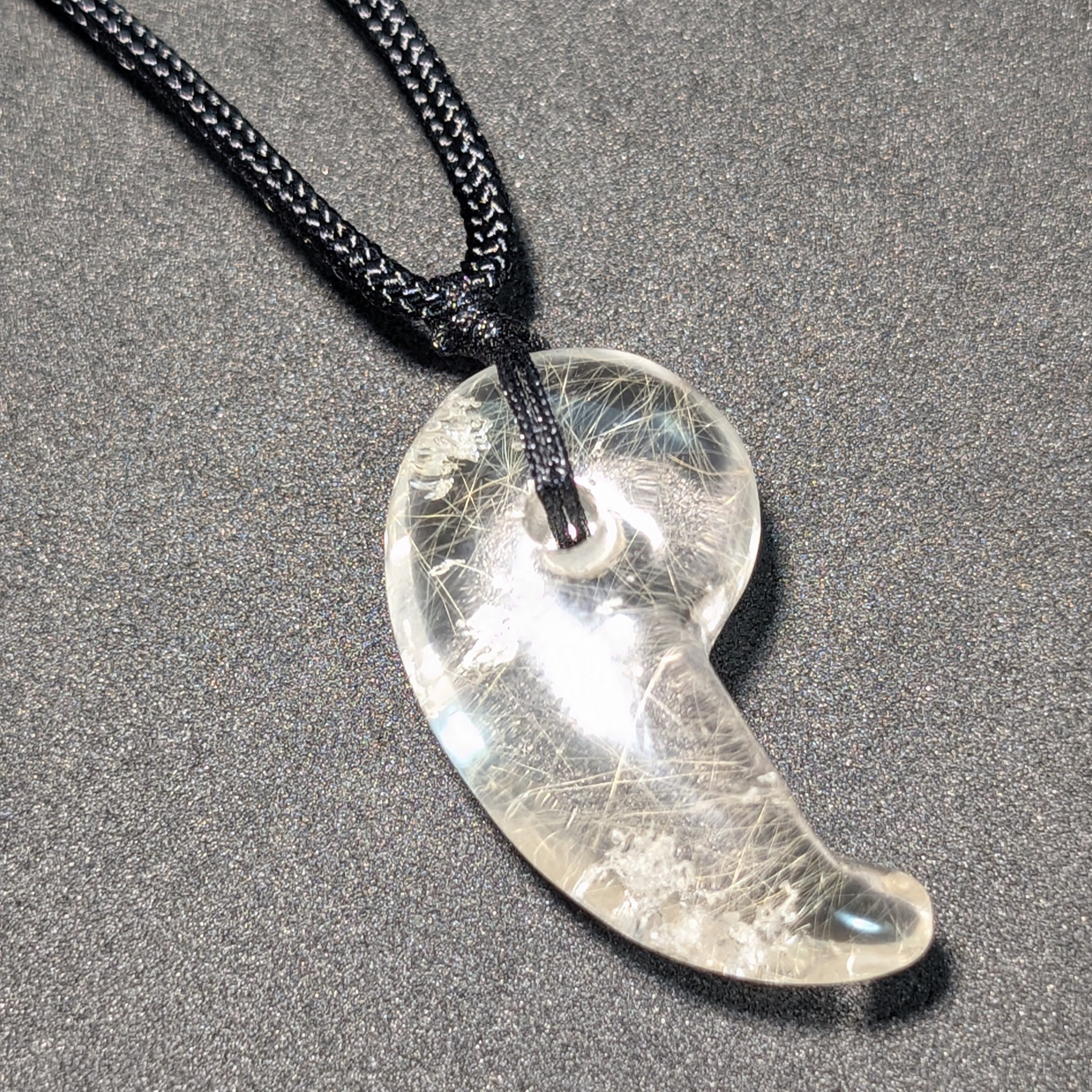 【金線入り水晶】ゴールドルチル 勾玉 ネックレス 紐付き 透明感◎ お守り 天然石 プレゼント ギフト 贈り物