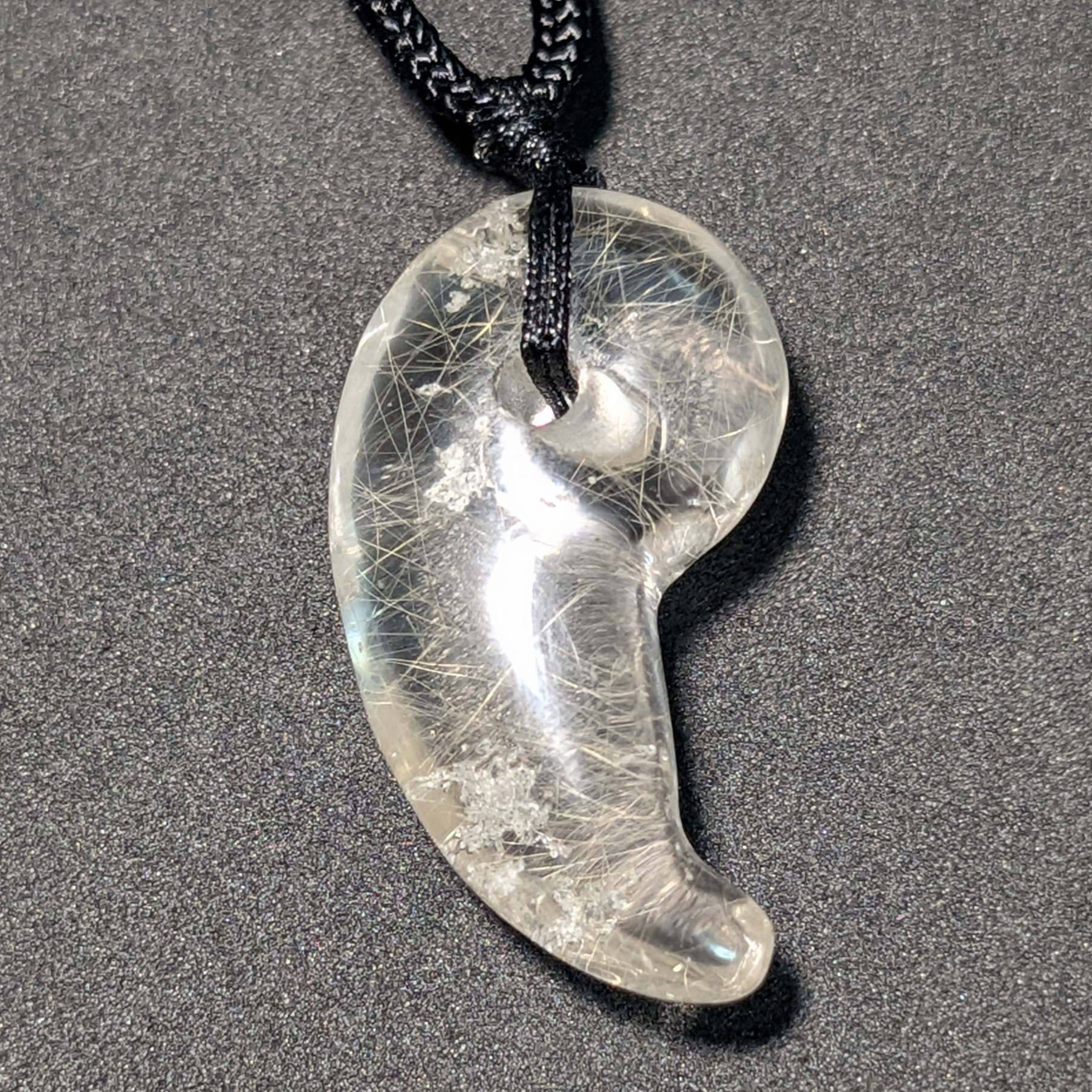 【金線入り水晶】ゴールドルチル 勾玉 ネックレス 紐付き 透明感◎ お守り 天然石 プレゼント ギフト 贈り物