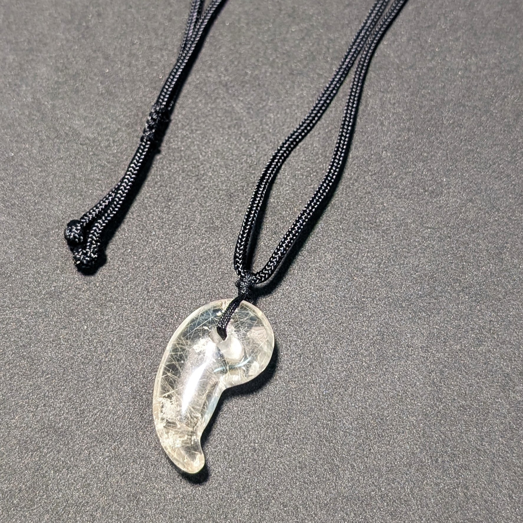 【金線入り水晶】ゴールドルチル 勾玉 ネックレス 紐付き 透明感◎ お守り 天然石 プレゼント ギフト 贈り物