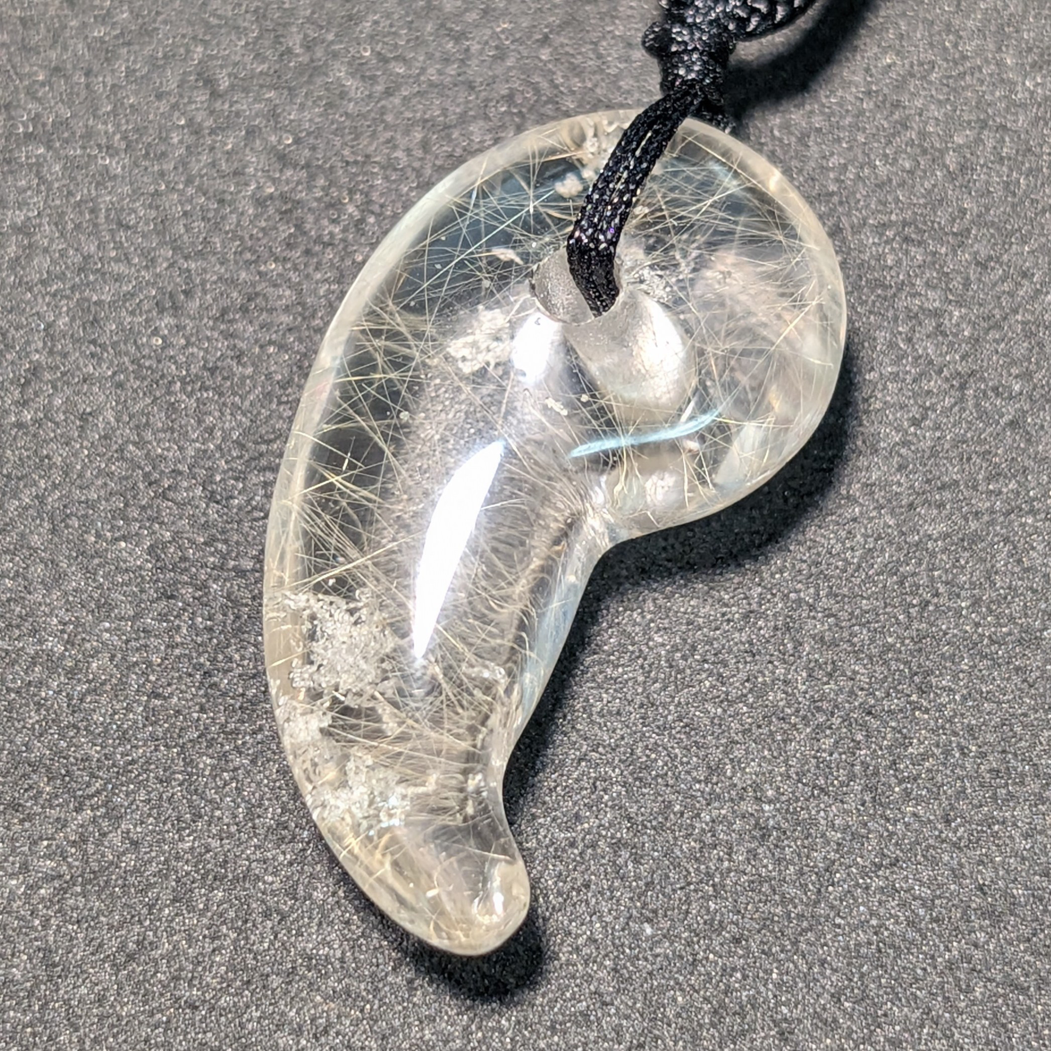 【金線入り水晶】ゴールドルチル 勾玉 ネックレス 紐付き 透明感◎ お守り 天然石 プレゼント ギフト 贈り物