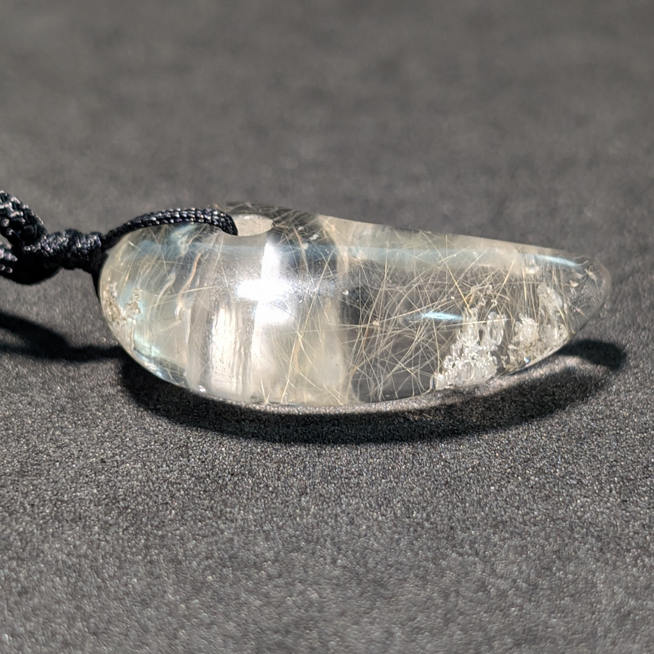 【金線入り水晶】ゴールドルチル 勾玉 ネックレス 紐付き 透明感◎ お守り 天然石 プレゼント ギフト 贈り物