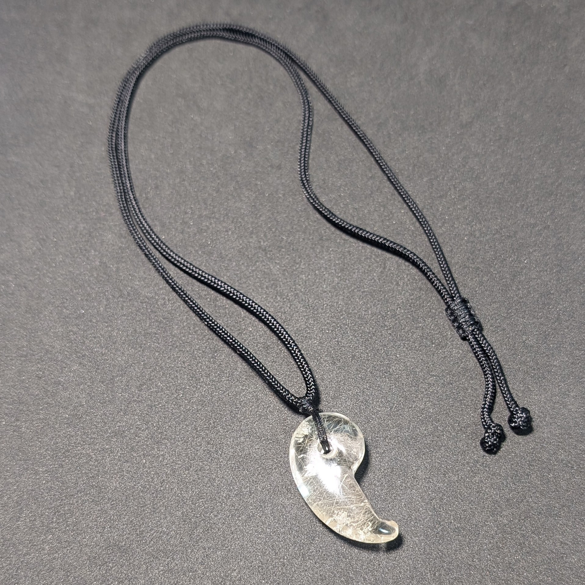 【金線入り水晶】ゴールドルチル 勾玉 ネックレス 紐付き 透明感◎ お守り 天然石 プレゼント ギフト 贈り物