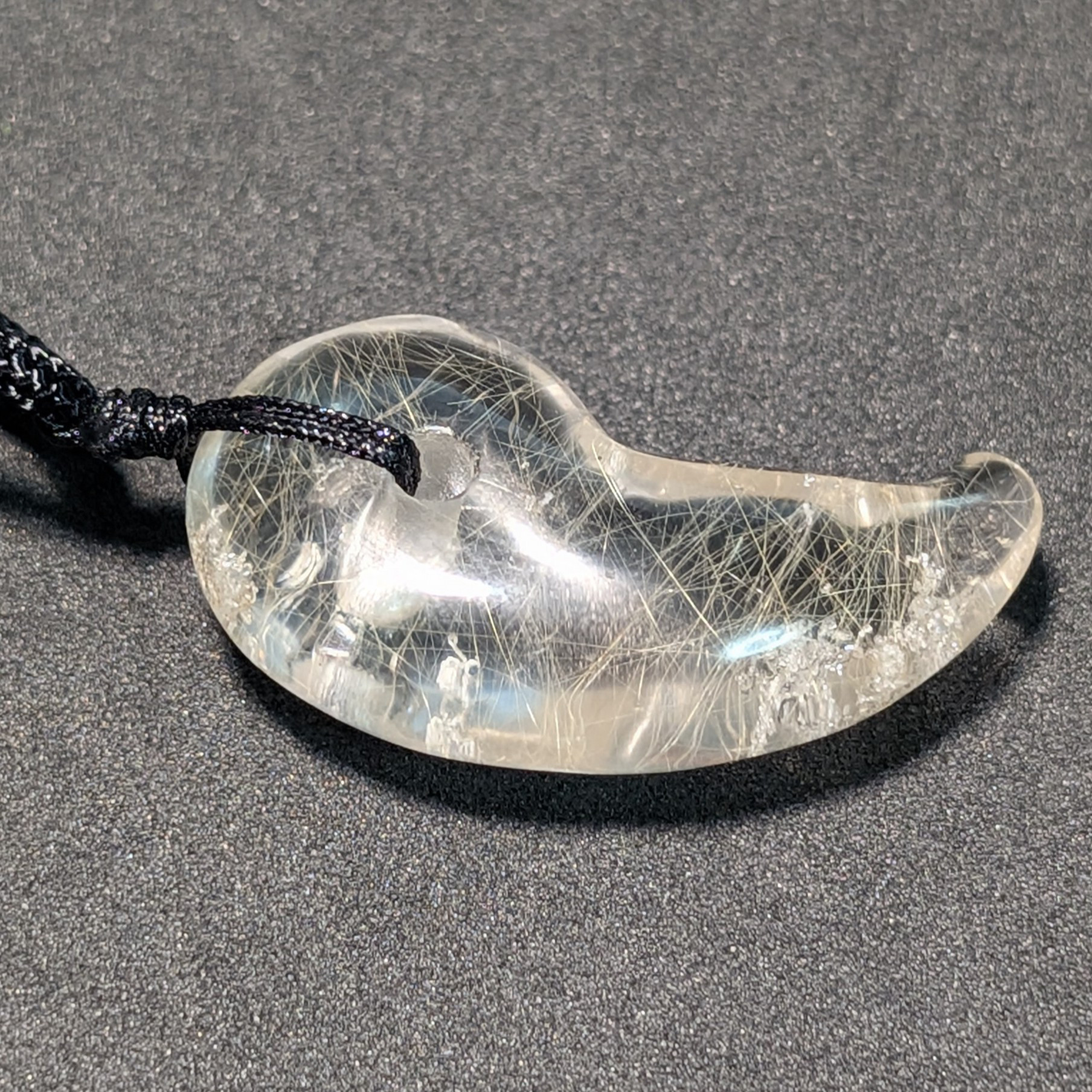 【金線入り水晶】ゴールドルチル 勾玉 ネックレス 紐付き 透明感◎ お守り 天然石 プレゼント ギフト 贈り物
