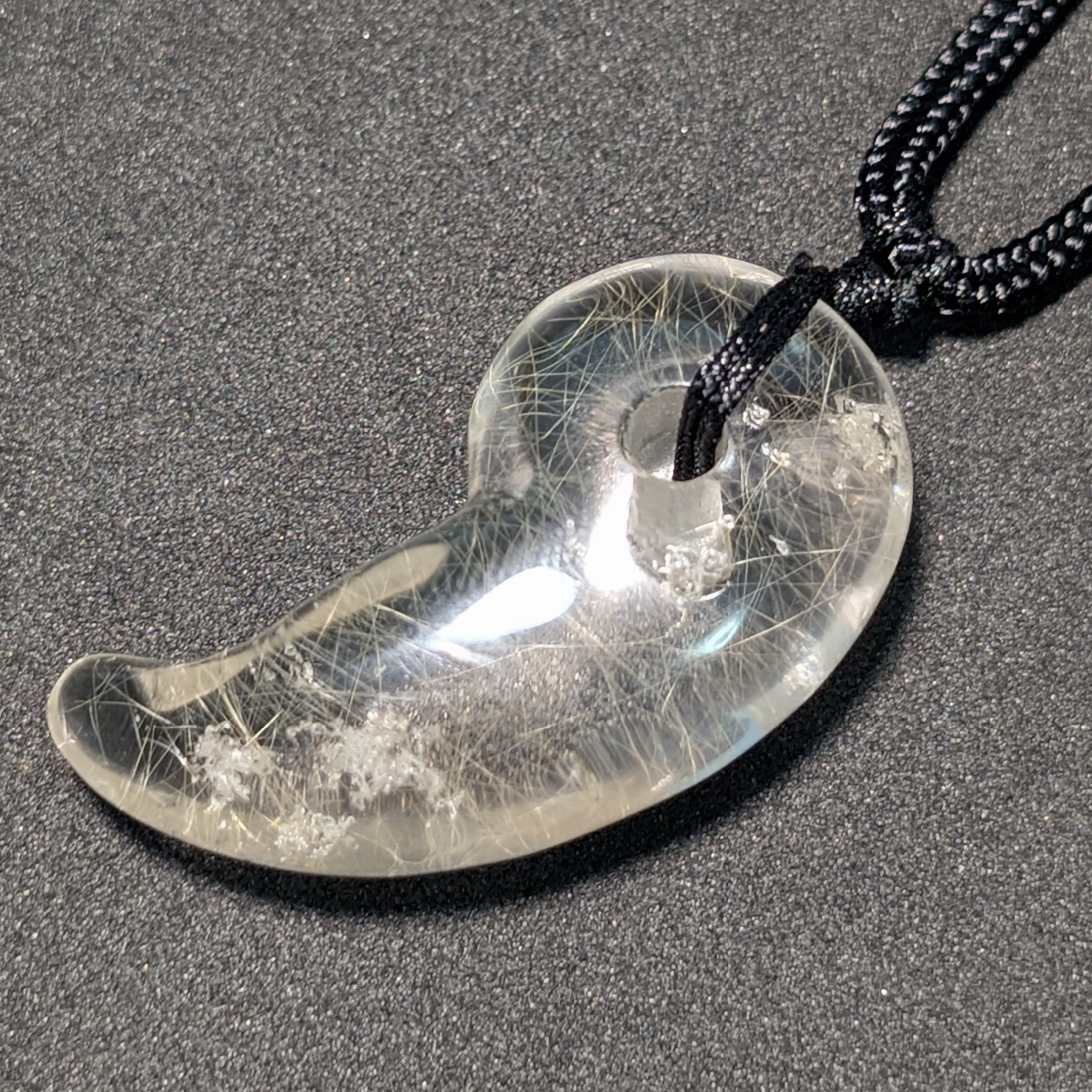 【金線入り水晶】ゴールドルチル 勾玉 ネックレス 紐付き 透明感◎ お守り 天然石 プレゼント ギフト 贈り物