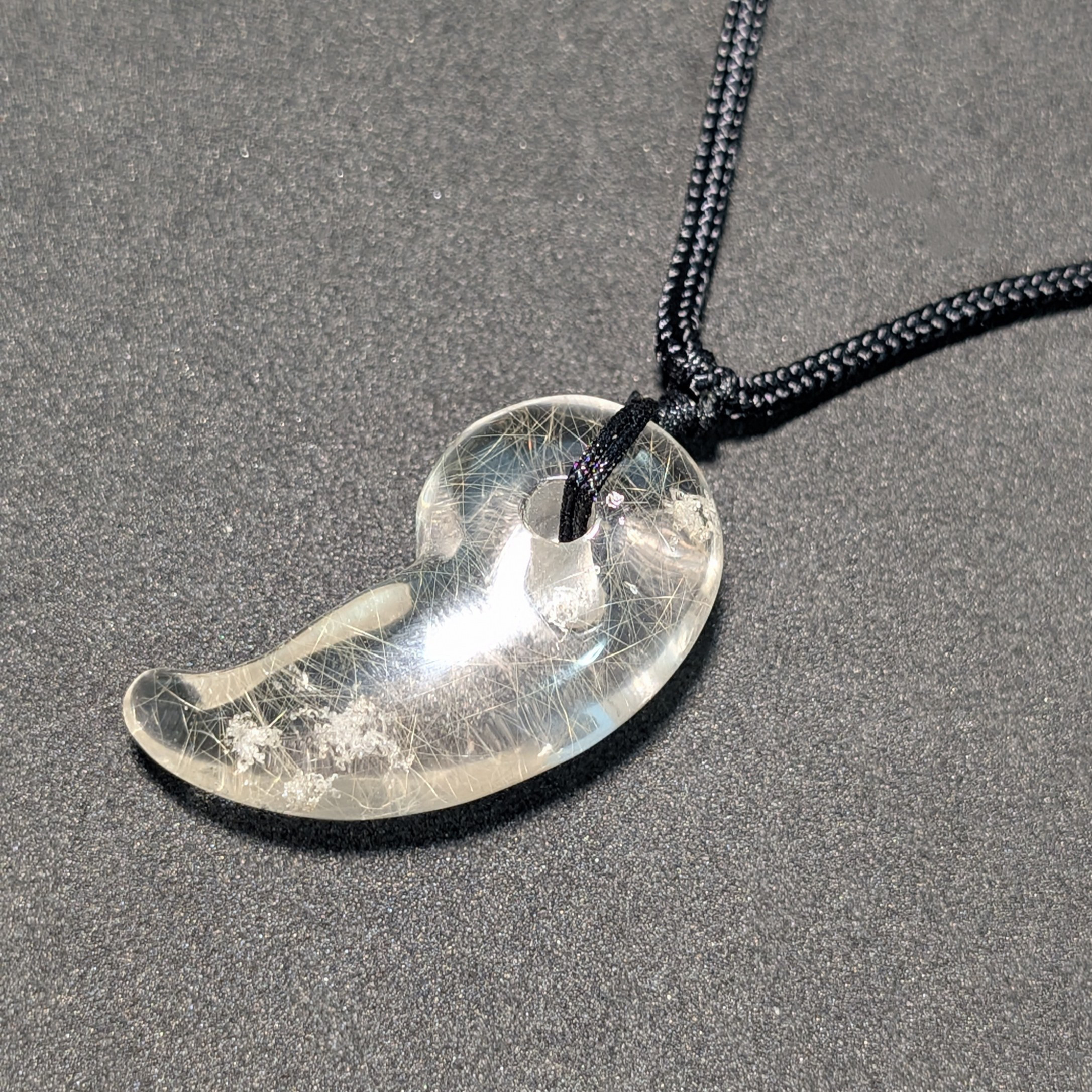 【金線入り水晶】ゴールドルチル 勾玉 ネックレス 紐付き 透明感◎ お守り 天然石 プレゼント ギフト 贈り物