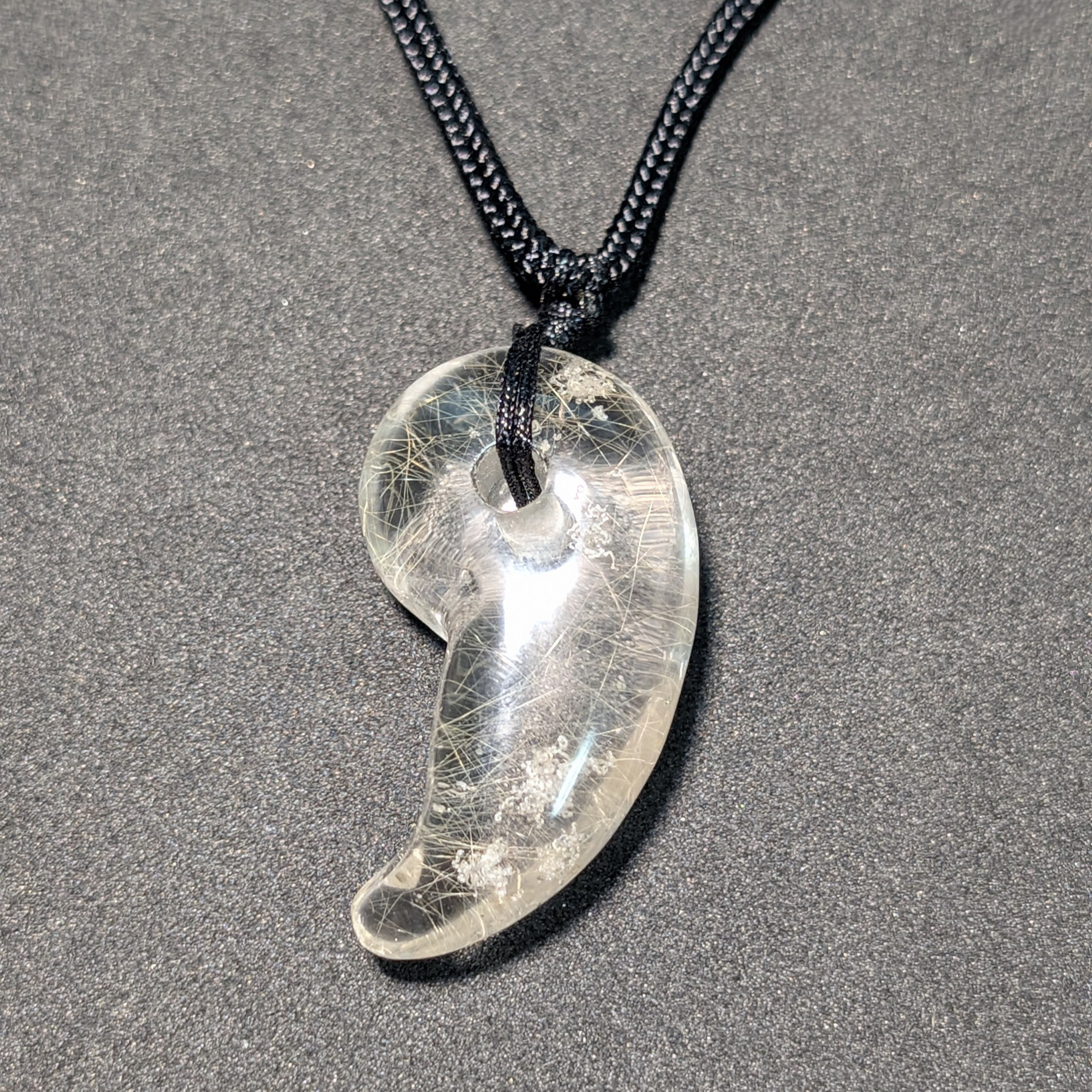 【金線入り水晶】ゴールドルチル 勾玉 ネックレス 紐付き 透明感◎ お守り 天然石 プレゼント ギフト 贈り物