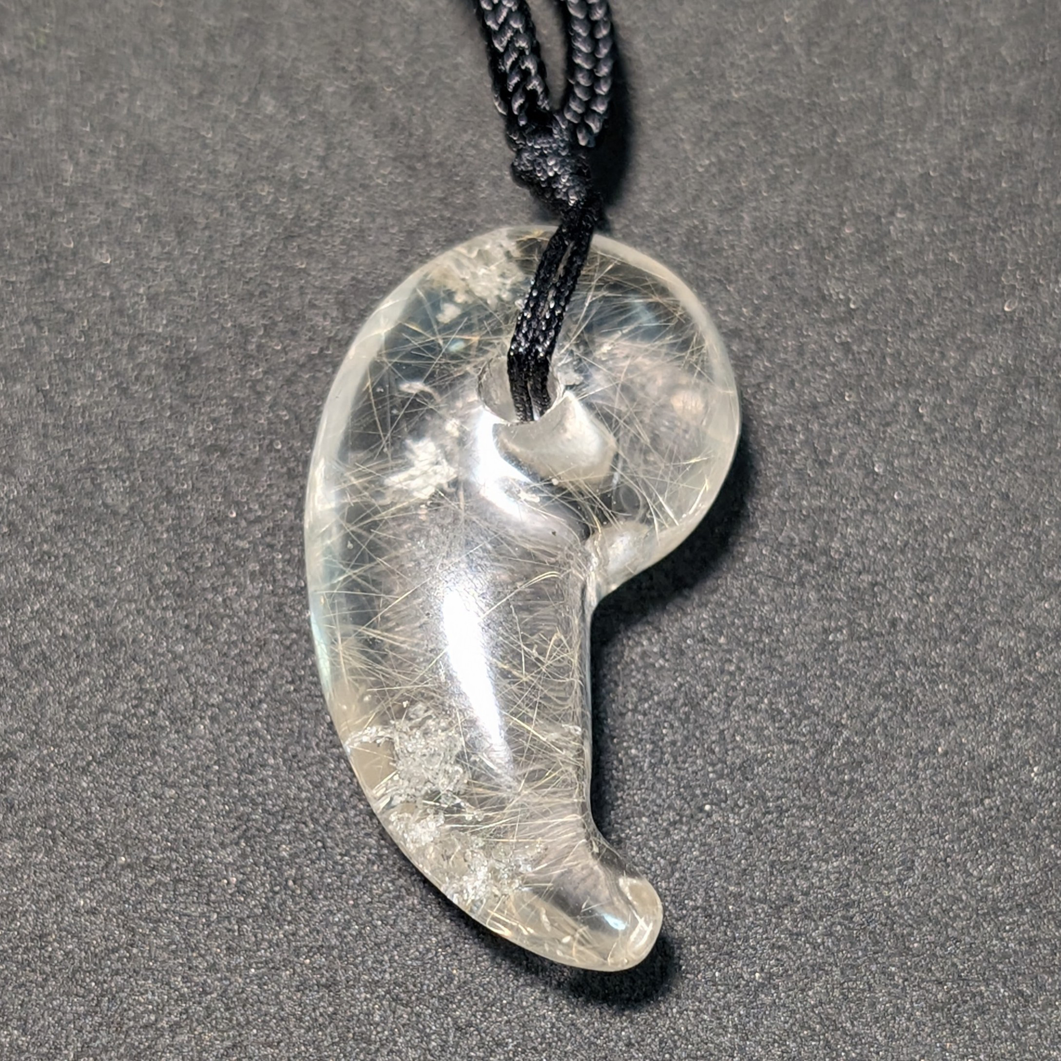 【金線入り水晶】ゴールドルチル 勾玉 ネックレス 紐付き 透明感◎ お守り 天然石 プレゼント ギフト 贈り物